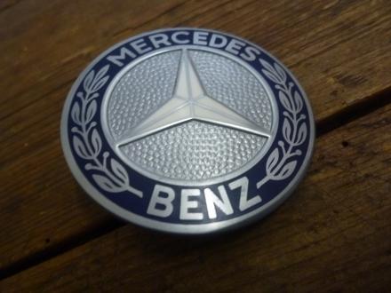 Emblem Motorhaube R113 matt - Oldtimerservice Vornhagen Ersatzteile